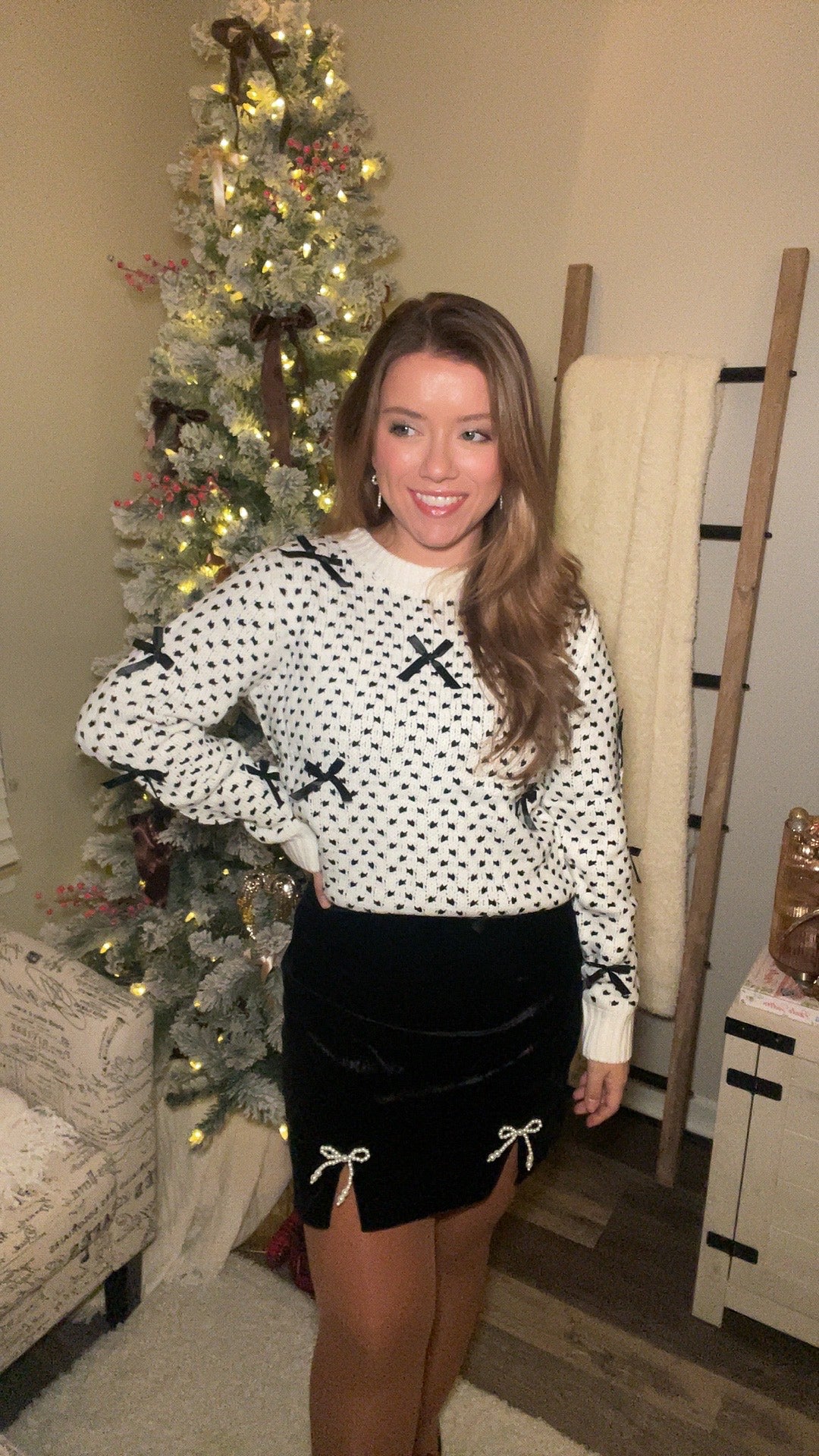 Sparkle And Glam Double Pearl Bow Detail Mini Skirt - Black